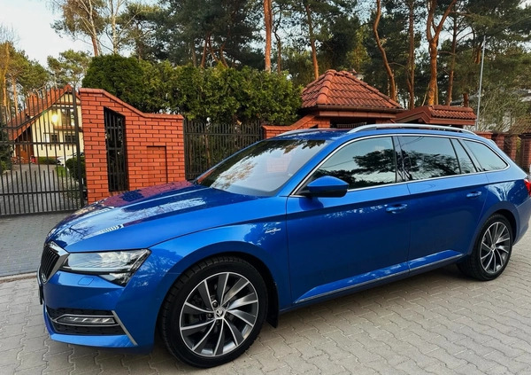 Skoda Superb cena 129990 przebieg: 150000, rok produkcji 2020 z Legionowo małe 781